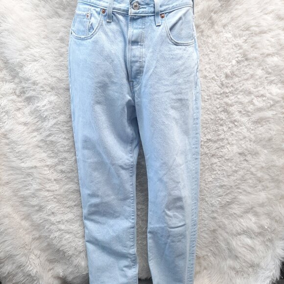 Levi's 501 Man's Blue Light Wash Straight Legs Fly Buttons Denim Jeans W30/L32 - Picture 1 of 11